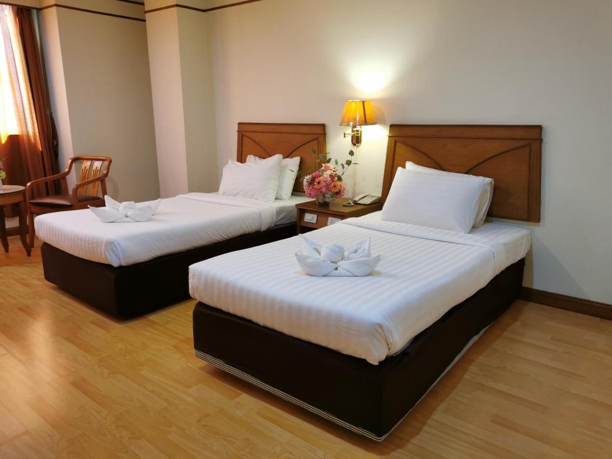 Morakot Twin Chumphon Hotel Buitenkant foto