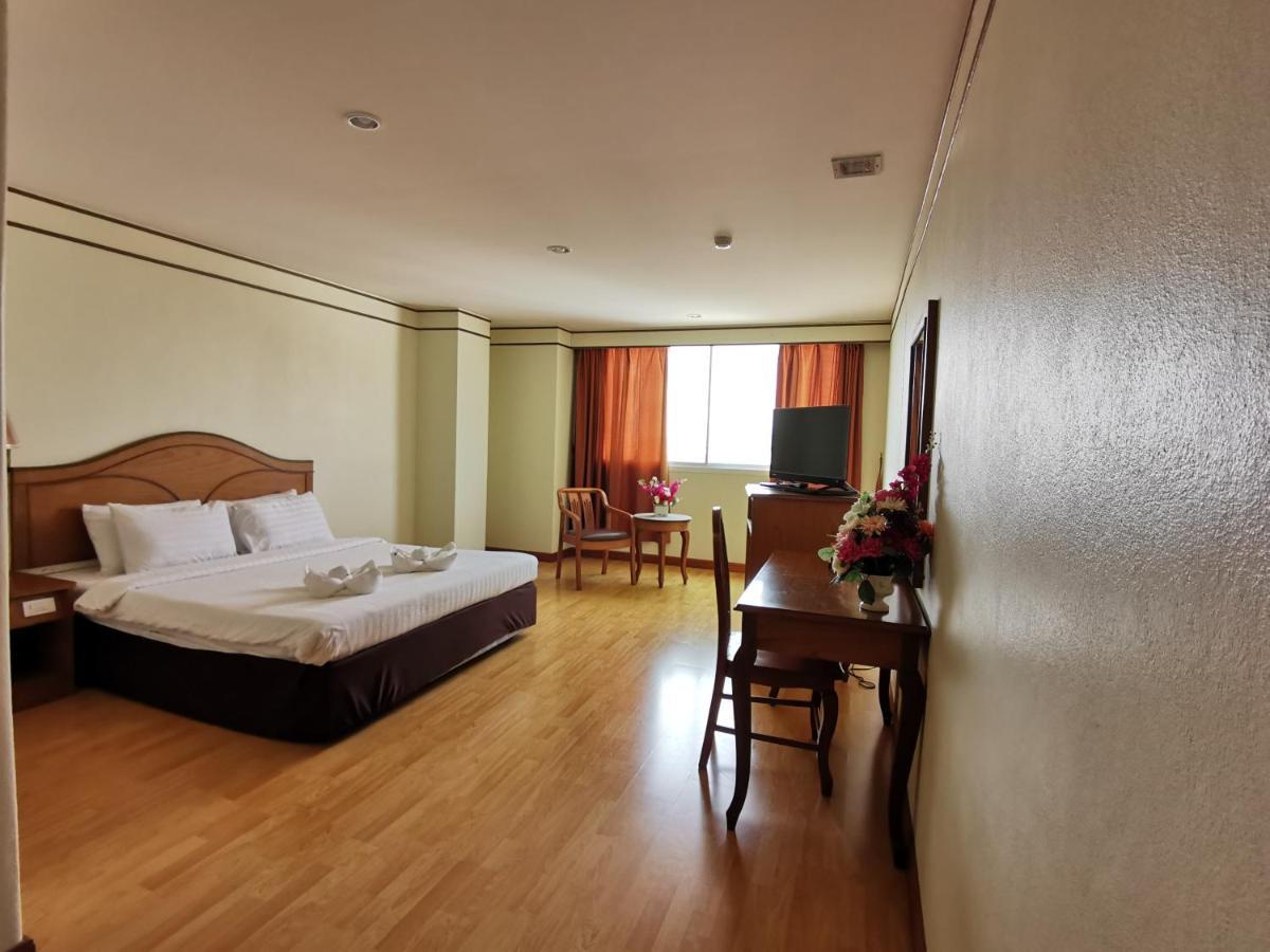 Morakot Twin Chumphon Hotel Buitenkant foto