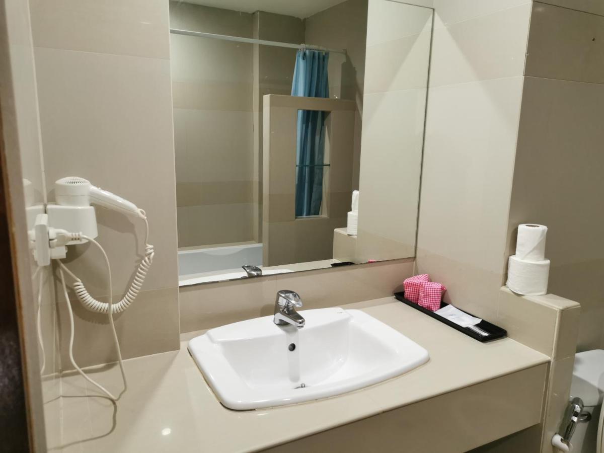 Morakot Twin Chumphon Hotel Buitenkant foto