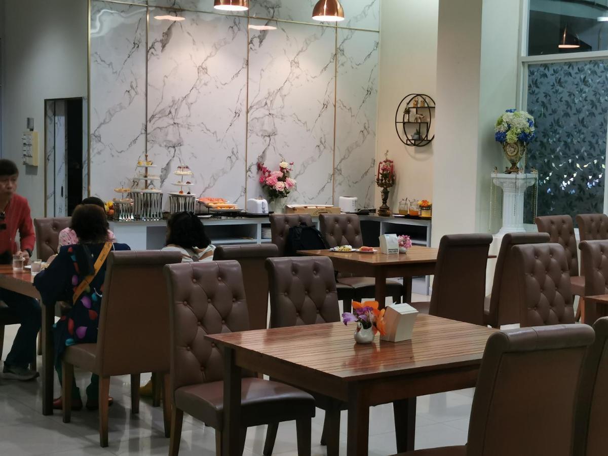 Morakot Twin Chumphon Hotel Buitenkant foto