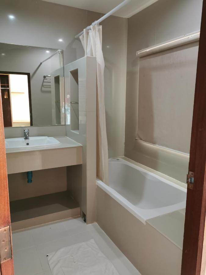 Morakot Twin Chumphon Hotel Buitenkant foto