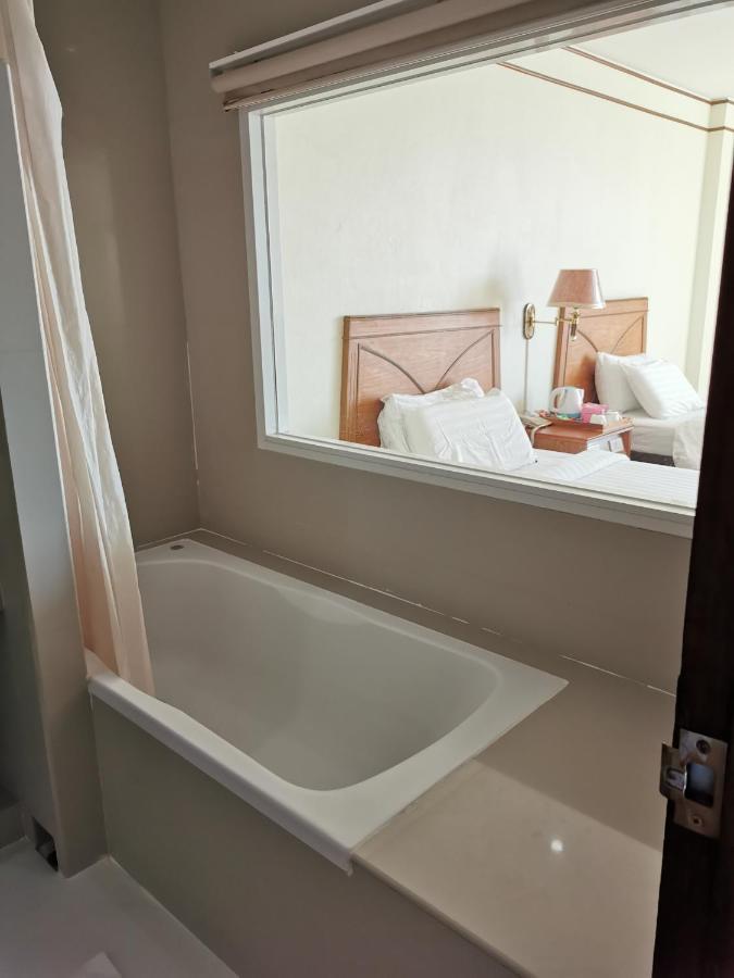 Morakot Twin Chumphon Hotel Buitenkant foto