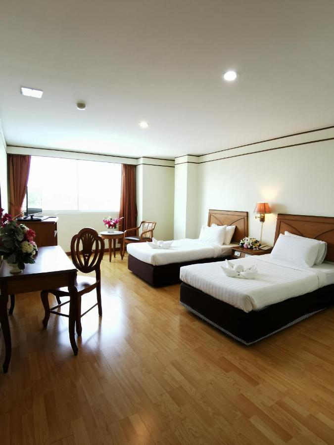 Morakot Twin Chumphon Hotel Buitenkant foto