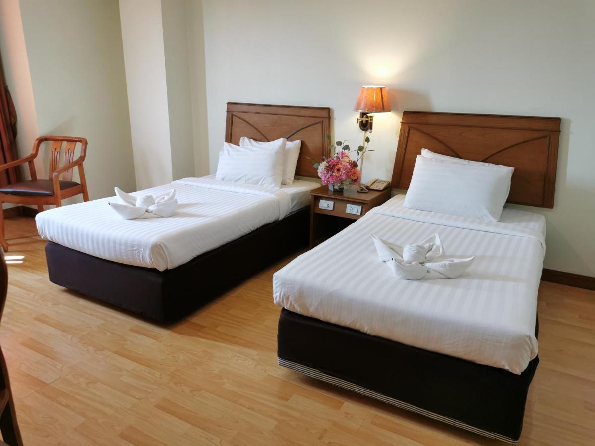 Morakot Twin Chumphon Hotel Buitenkant foto