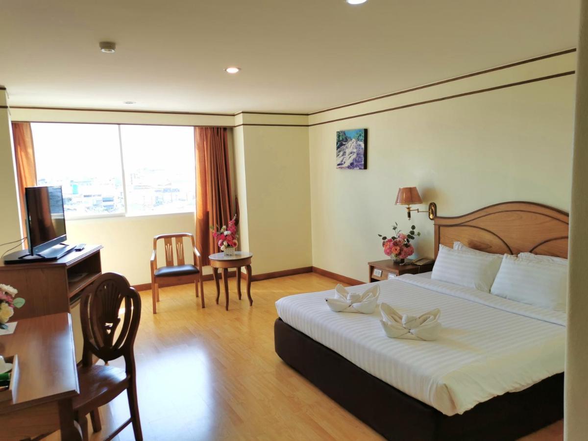 Morakot Twin Chumphon Hotel Buitenkant foto