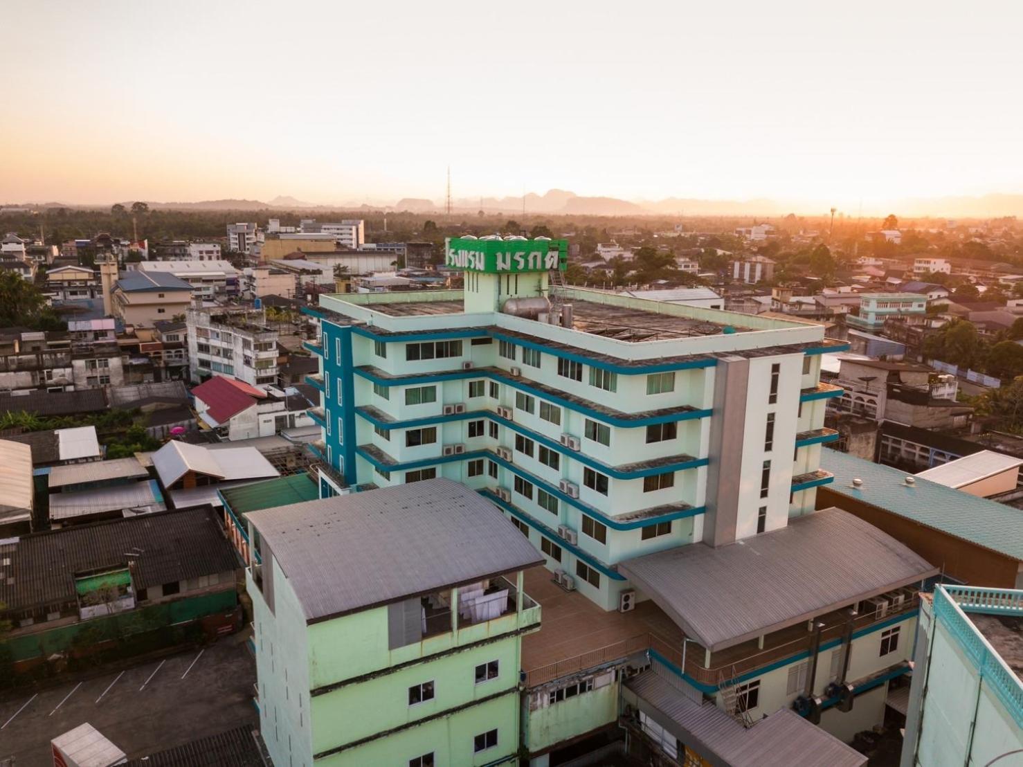 Morakot Twin Chumphon Hotel Buitenkant foto