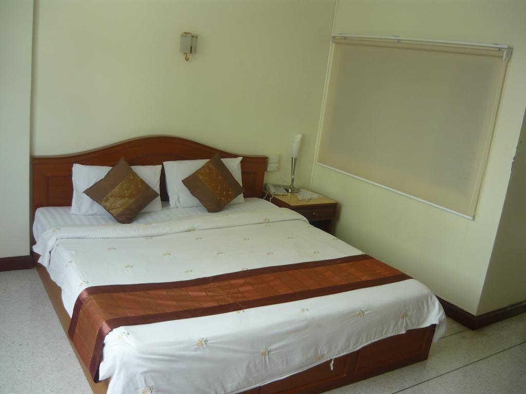 Morakot Twin Chumphon Hotel Buitenkant foto