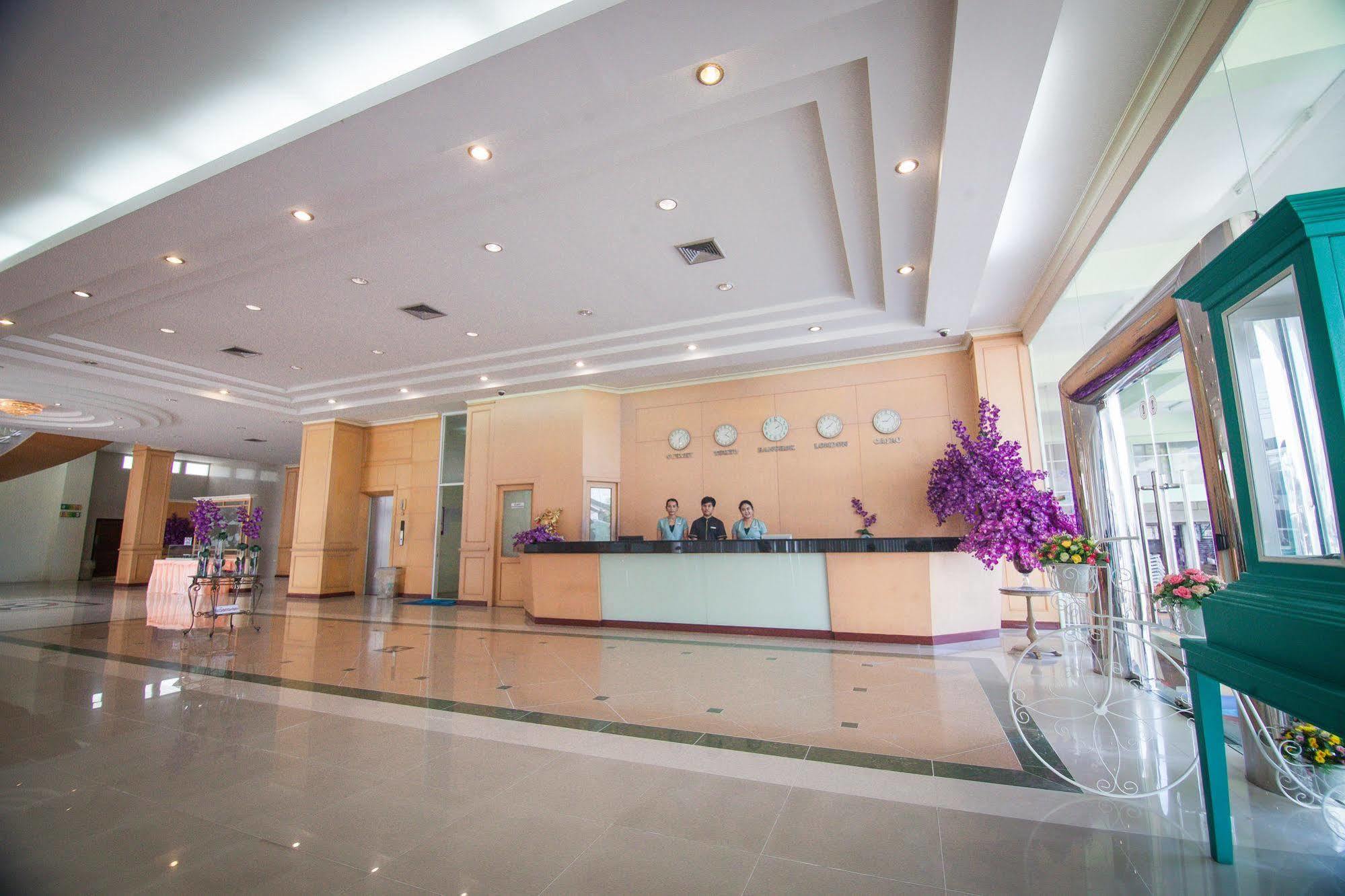Morakot Twin Chumphon Hotel Buitenkant foto