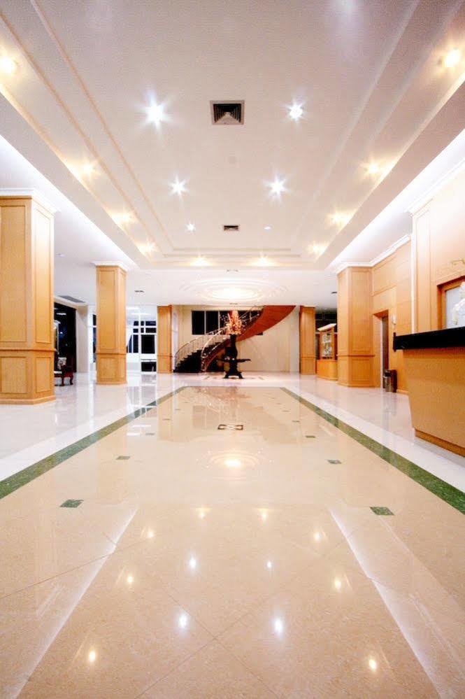 Morakot Twin Chumphon Hotel Buitenkant foto